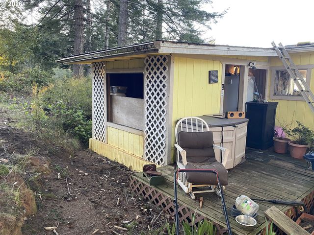 96477 CAPE FERRELO Rd, Brookings, OR 97415