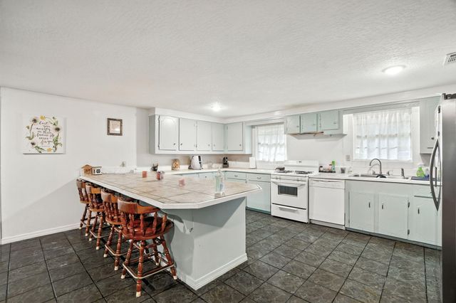 36 Gulf Camp Cir, Lumberton, MS 39455