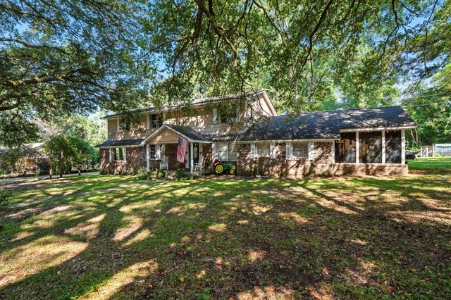 36 Gulf Camp Cir, Lumberton, MS 39455