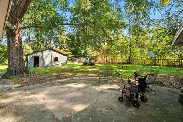 36 Gulf Camp Cir, Lumberton, MS 39455