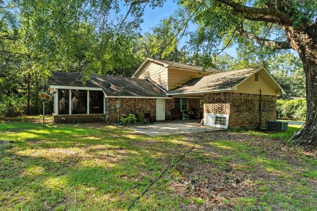 36 Gulf Camp Cir, Lumberton, MS 39455