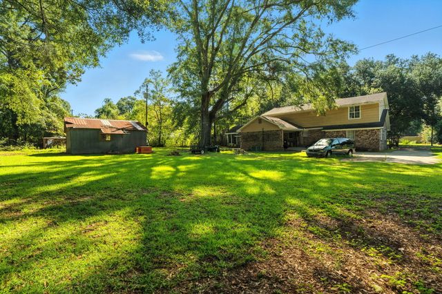 36 Gulf Camp Cir, Lumberton, MS 39455