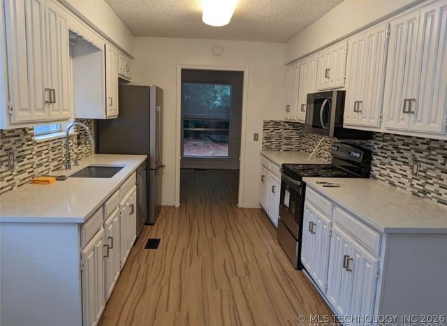 7732 S 69th East Place, Tulsa, OK 74133