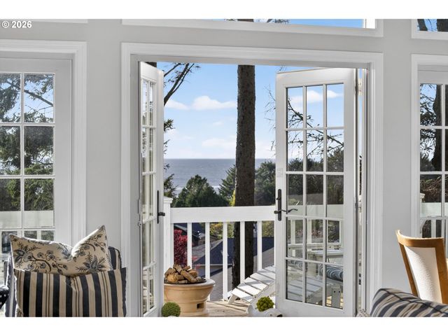 3764 E Chinook Ave, Cannon Beach, OR 97110