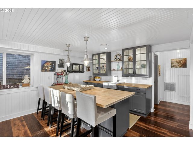 3764 E Chinook Ave, Cannon Beach, OR 97110