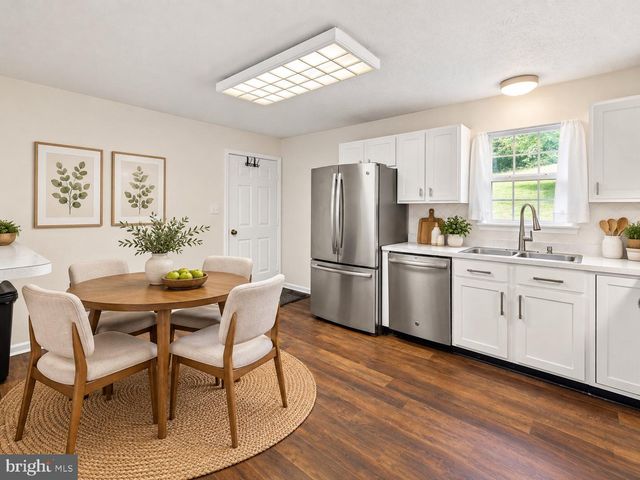 230 PARKSIDE RD, Linden, VA 22642