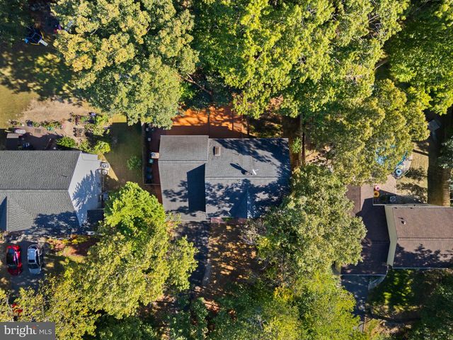 230 PARKSIDE RD, Linden, VA 22642