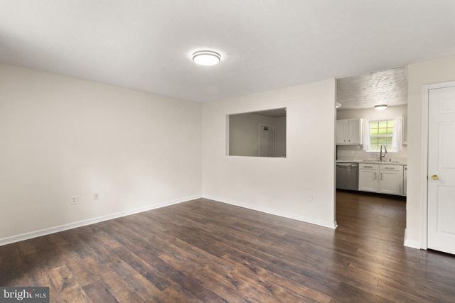 230 PARKSIDE RD, Linden, VA 22642