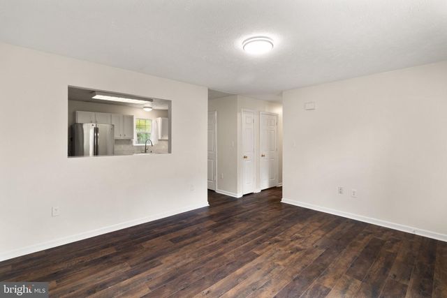 230 PARKSIDE RD, Linden, VA 22642