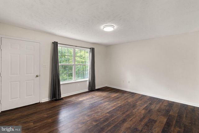 230 PARKSIDE RD, Linden, VA 22642