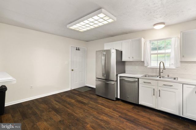 230 PARKSIDE RD, Linden, VA 22642