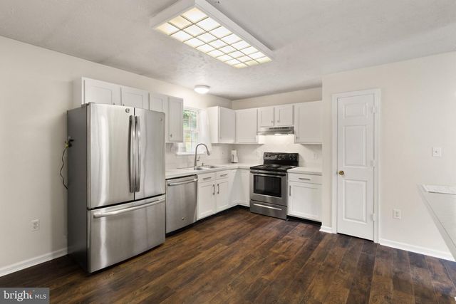 230 PARKSIDE RD, Linden, VA 22642