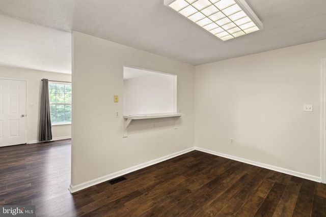 230 PARKSIDE RD, Linden, VA 22642