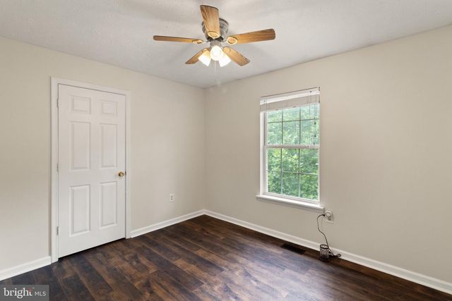 230 PARKSIDE RD, Linden, VA 22642