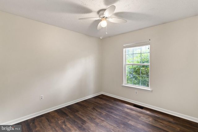 230 PARKSIDE RD, Linden, VA 22642