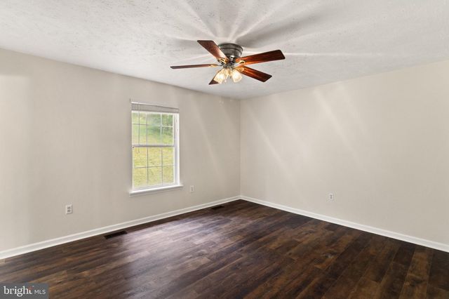 230 PARKSIDE RD, Linden, VA 22642