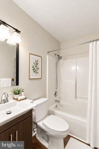 230 PARKSIDE RD, Linden, VA 22642