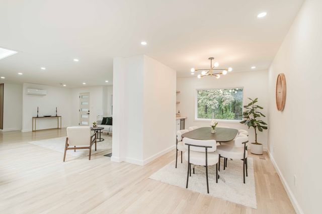 3 Tally Ho Ln, Wayland, MA 01778