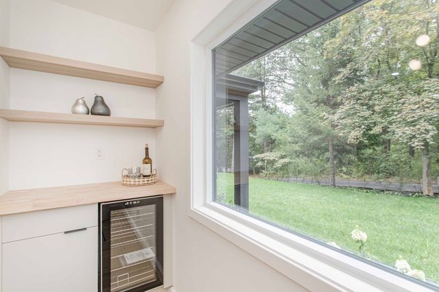 3 Tally Ho Ln, Wayland, MA 01778