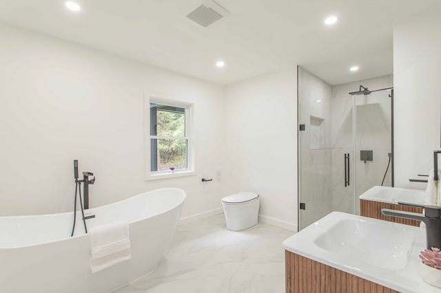 3 Tally Ho Ln, Wayland, MA 01778