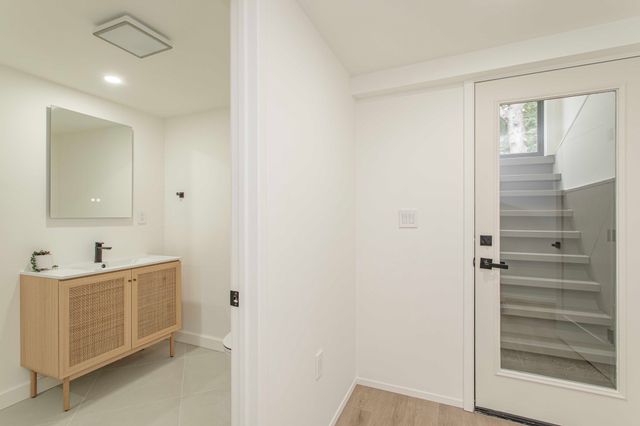 3 Tally Ho Ln, Wayland, MA 01778