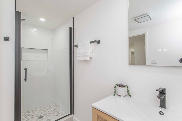 3 Tally Ho Ln, Wayland, MA 01778