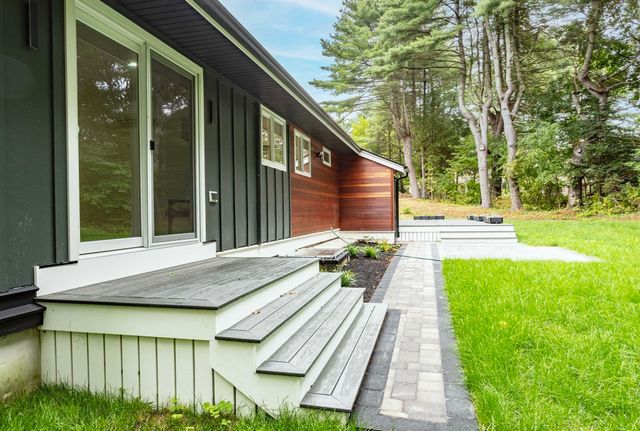 3 Tally Ho Ln, Wayland, MA 01778