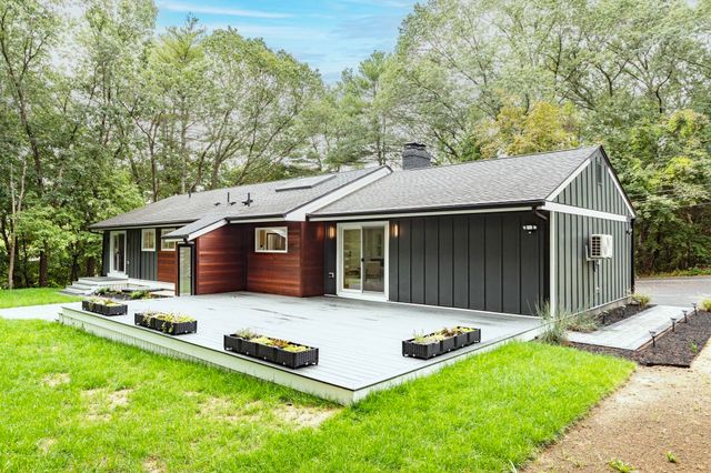 3 Tally Ho Ln, Wayland, MA 01778