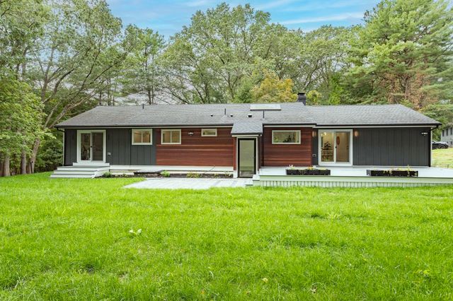 3 Tally Ho Ln, Wayland, MA 01778