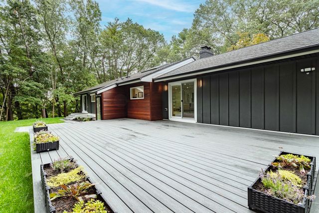 3 Tally Ho Ln, Wayland, MA 01778