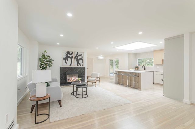3 Tally Ho Ln, Wayland, MA 01778