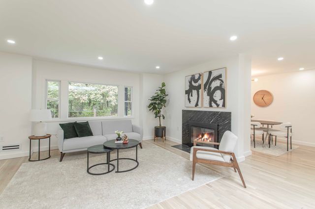 3 Tally Ho Ln, Wayland, MA 01778