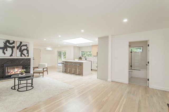 3 Tally Ho Ln, Wayland, MA 01778