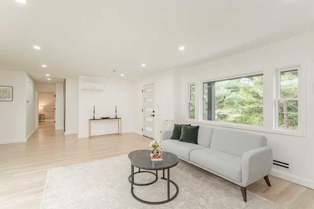 3 Tally Ho Ln, Wayland, MA 01778