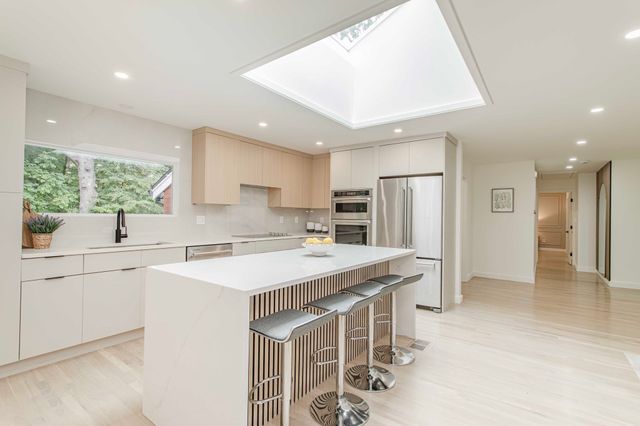 3 Tally Ho Ln, Wayland, MA 01778