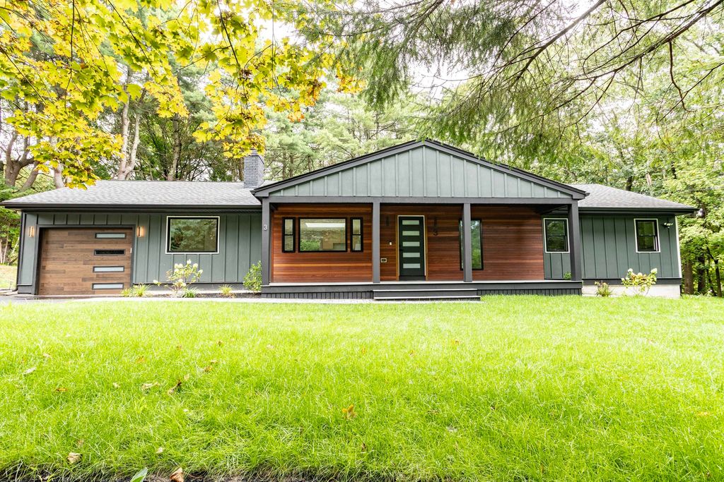 3 Tally Ho Ln, Wayland, MA 01778