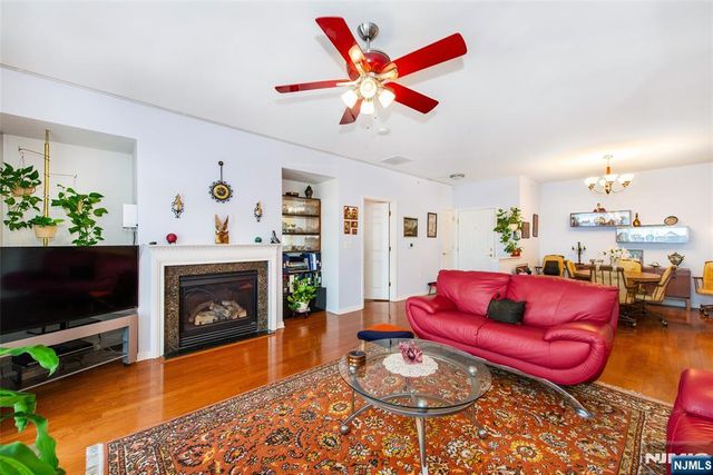 9 Cliff Road, Woodland Park, NJ 07424