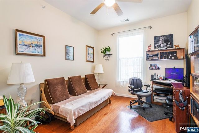 9 Cliff Road, Woodland Park, NJ 07424