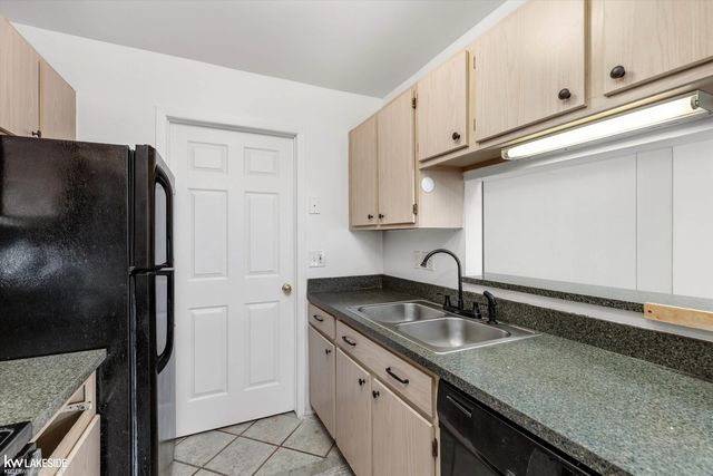 22241 Atlantic, Farmington Hills, MI 48336