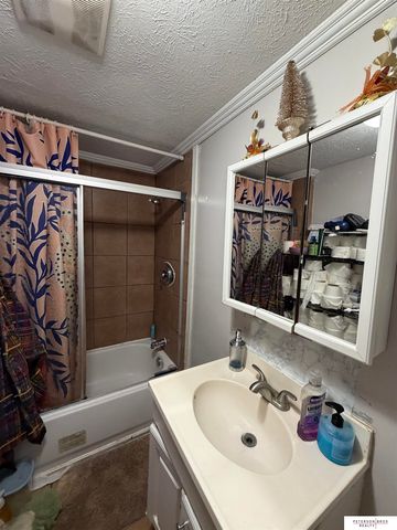 1924 S 17th Street, Omaha, NE 68108