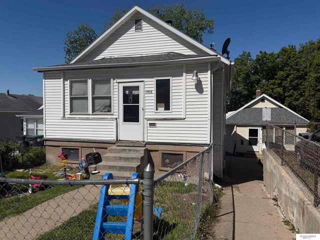 1924 S 17th Street, Omaha, NE 68108