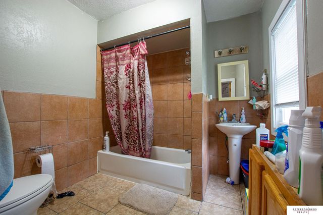 1924 S 17th Street, Omaha, NE 68108