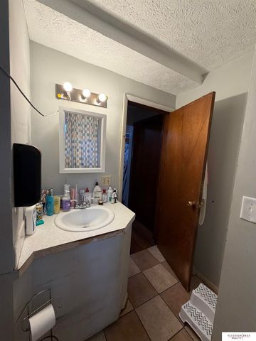 1924 S 17th Street, Omaha, NE 68108