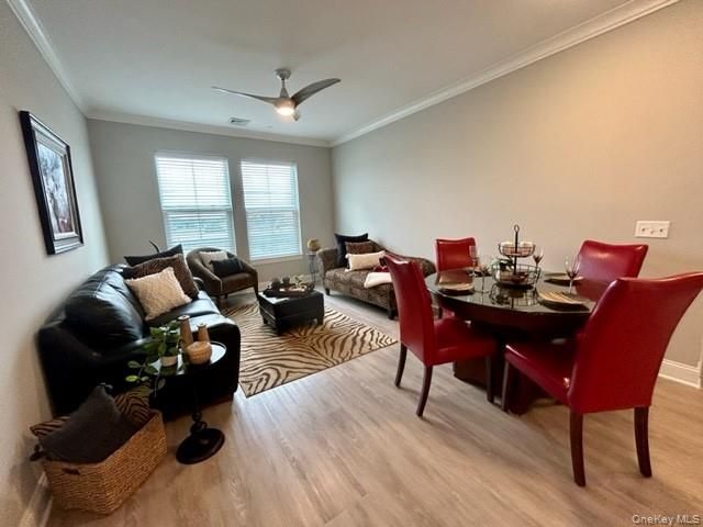 75 E Hoffman Avenue 4077, Lindenhurst, NY 11757