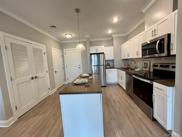 75 E Hoffman Avenue 4077, Lindenhurst, NY 11757