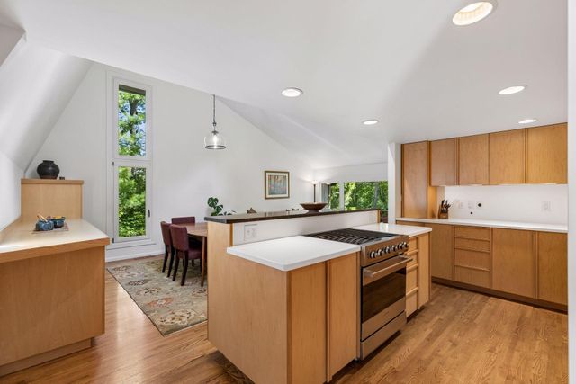 1 Chickadee Lane, North Oaks, MN 55127