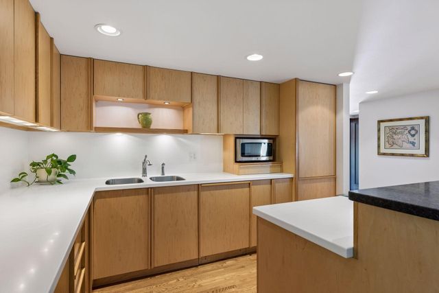 1 Chickadee Lane, North Oaks, MN 55127