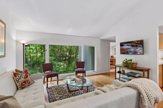 1 Chickadee Lane, North Oaks, MN 55127