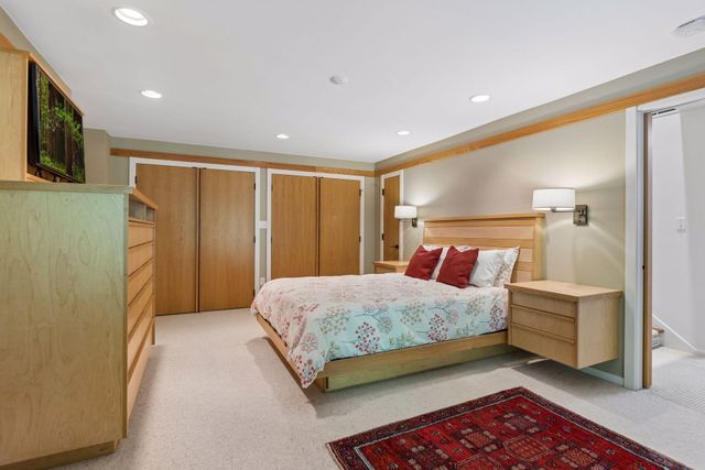 1 Chickadee Lane, North Oaks, MN 55127