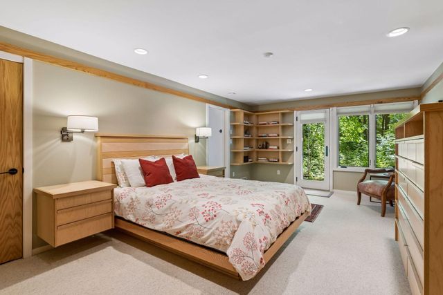 1 Chickadee Lane, North Oaks, MN 55127